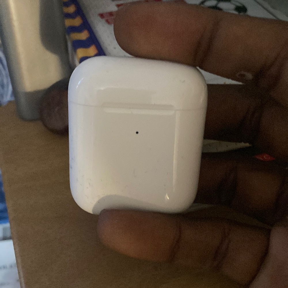 Airpods case white